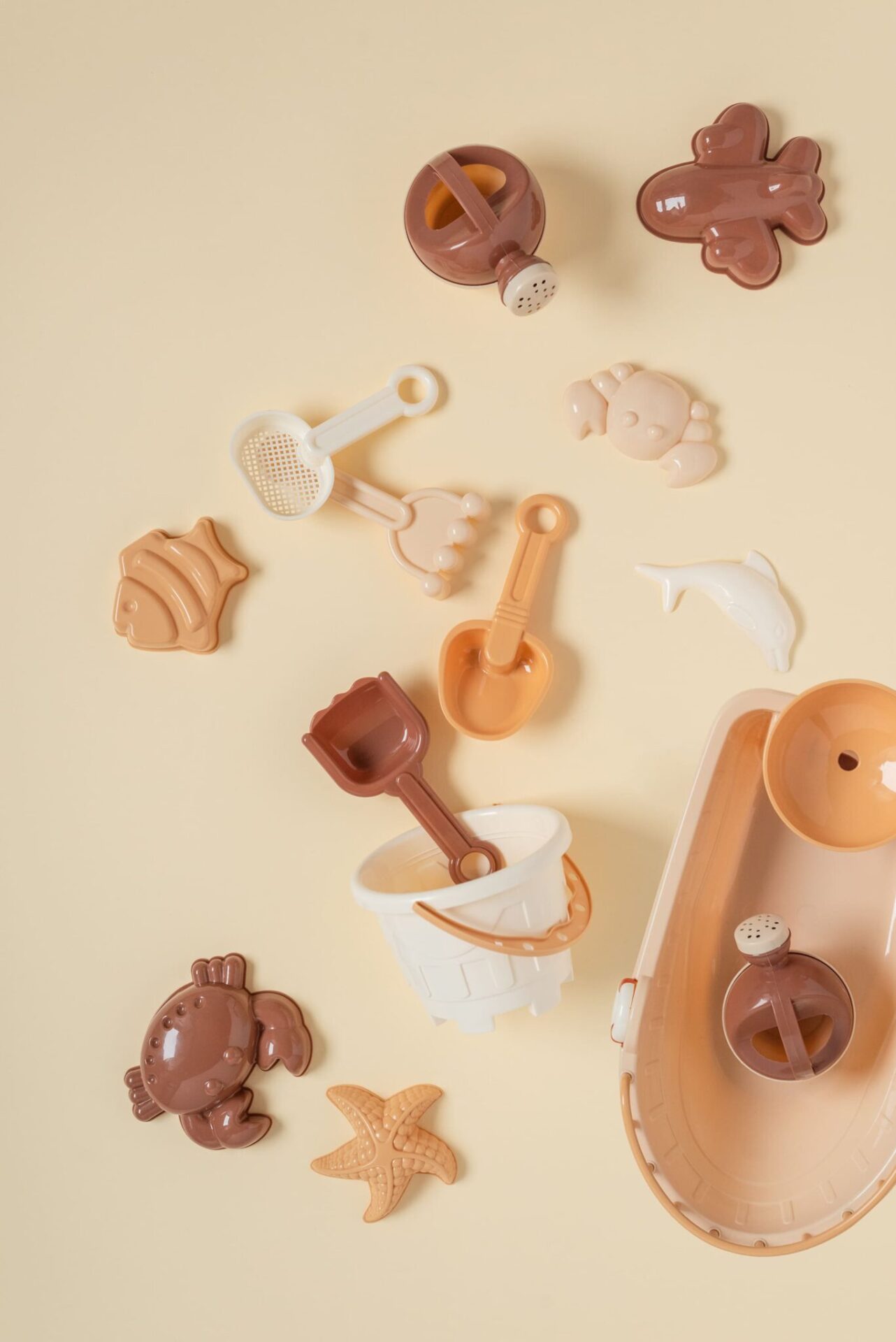 set-jouets-plage-enfant-bebe-bateau-sceau-arrosoir-mrs-ertha-sundays-kids-store