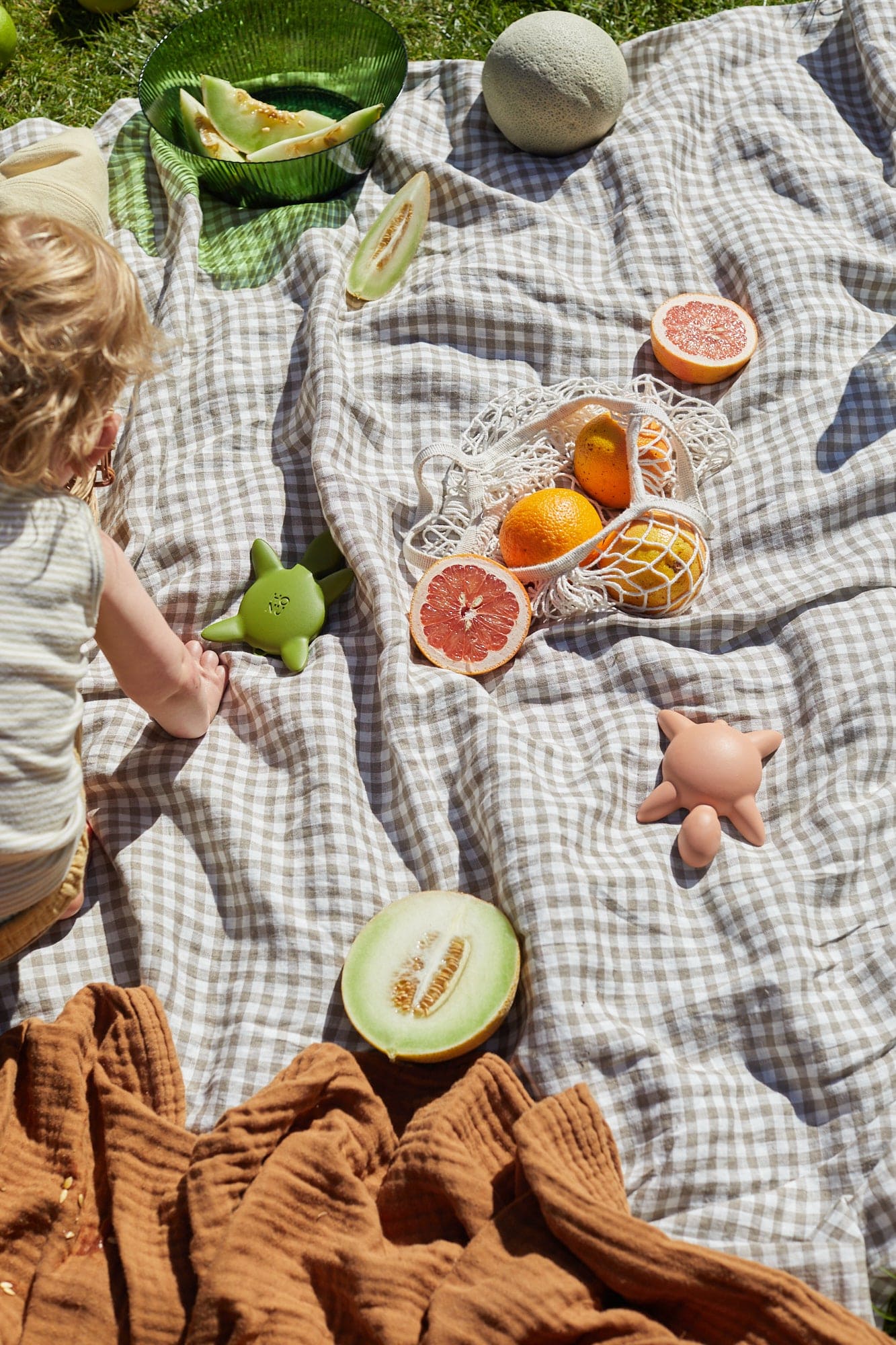 jouet-de-bain-plage-tortue-plastique-recycle-greta-the-great-sundays-kids-store