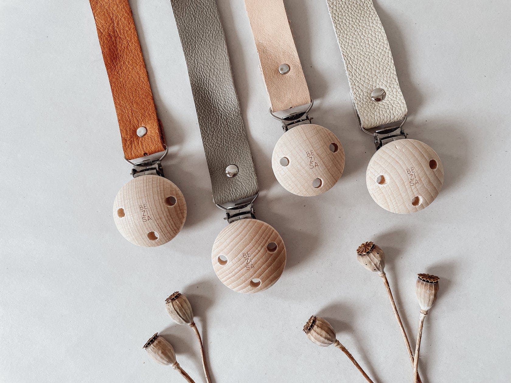 Leather-pacifier-clips-cognac-elephant-nude-cotton