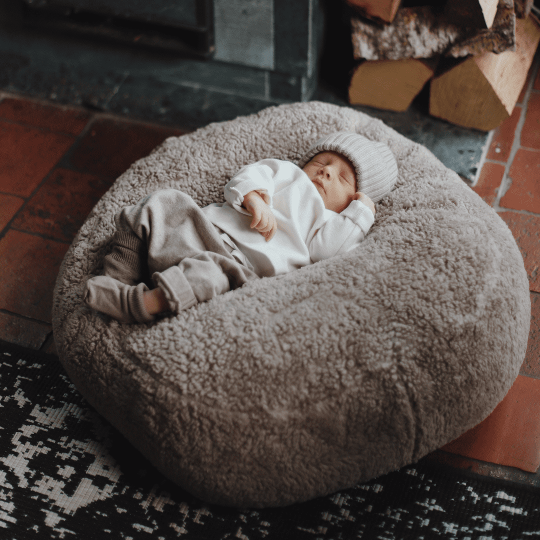 housse-de-coussin-d-allaitement-teddy-sherpa-taupe-ilmaha-sundays-kids-store-3
