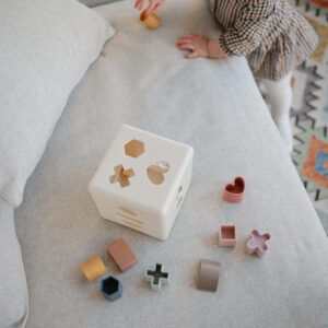 Jouet sensoriel bébé - Pop it bebe - Jouet Mushie - Idée cadeau premier age  – Plume et Petit Vélo : kids concept-store pétillant, éthique et engagé