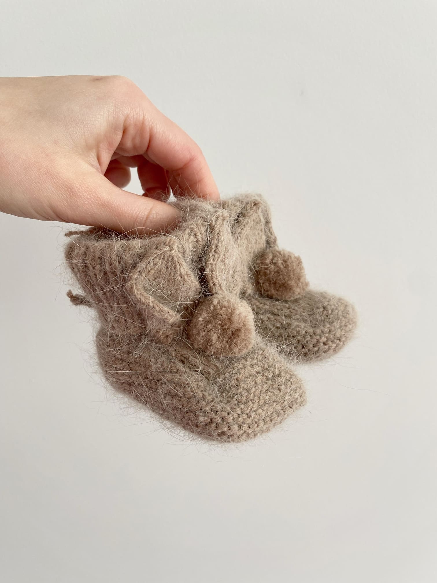 Chaussons pour bébé en peau lainée couleur camel nature - Lullabi