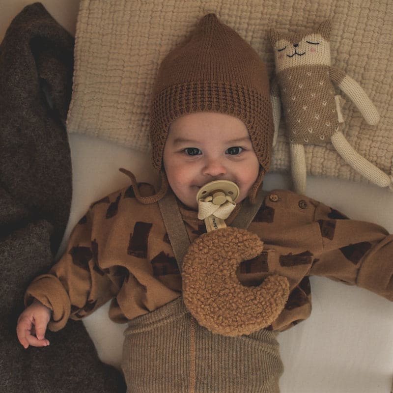 attache-tetine-lune-moumoute-beige-fonce-milinoon-sundays-kids-store-3
