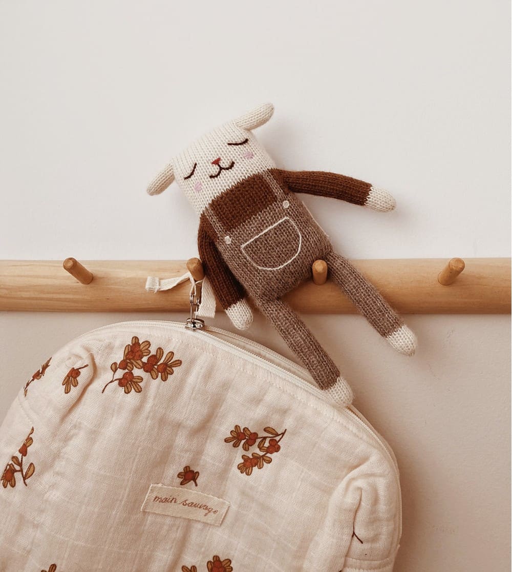 doudou-agneau--main-sauvage-salopette-avoine-sundays-kids-store