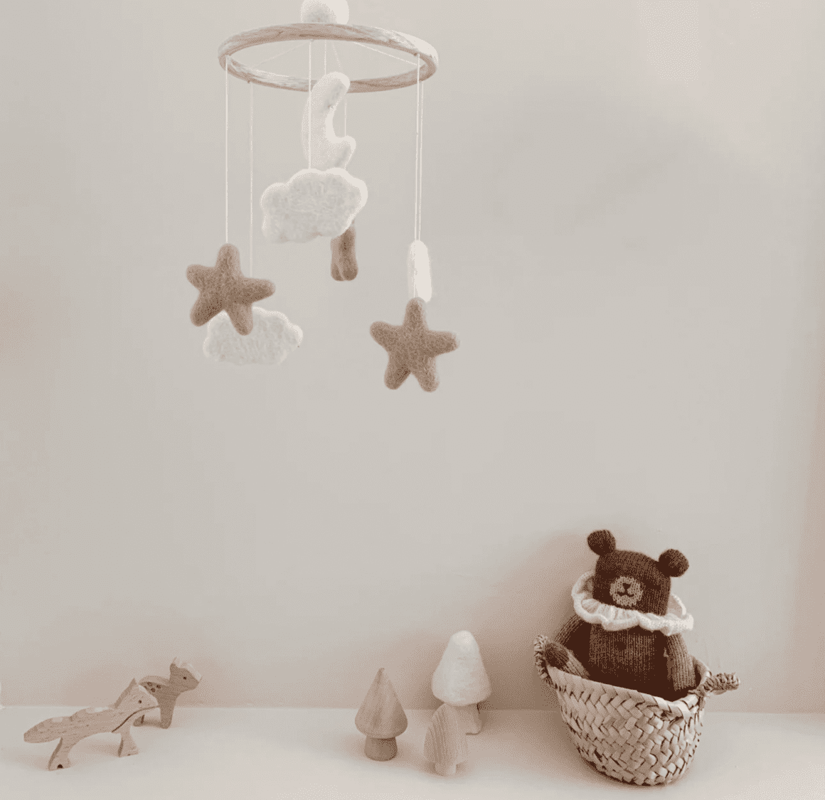 mobile-bebe-decoratif-lunes-et-etoiles-bee-boheme-sundays-kids-store-1