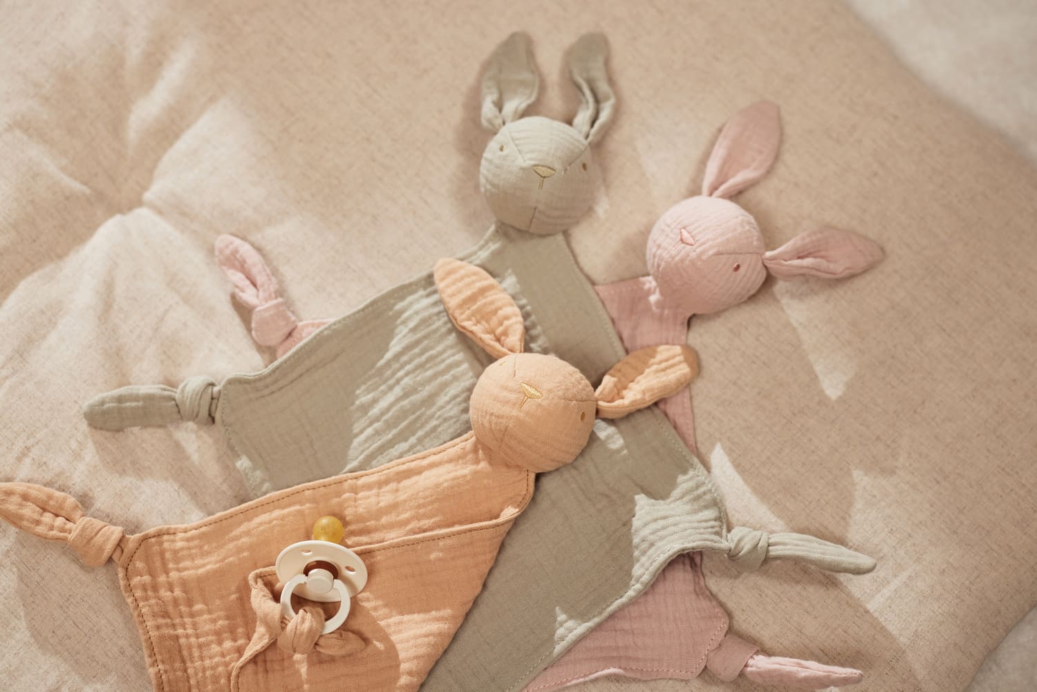 doudou-lapin-attache-tetine-jollein-sundays-kids-store