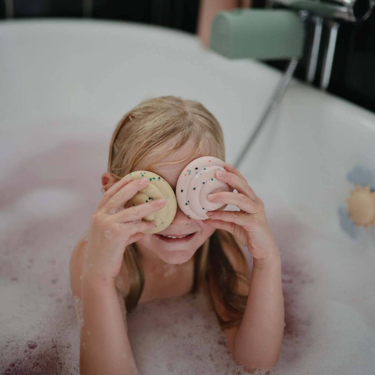 jouet-bebe-silicone-cupcake-mushie-sundays-kids-store_1