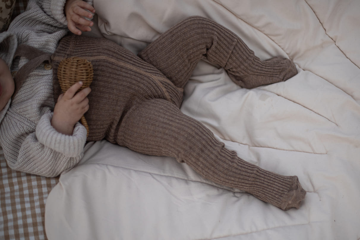 collants-a-bretelles-hippy-silly-silas-avec-pieds-cocoa-sundays-kids-store-1