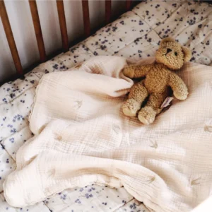 Couverture bébé brodée | Hirondelles - Gentil coquelicot