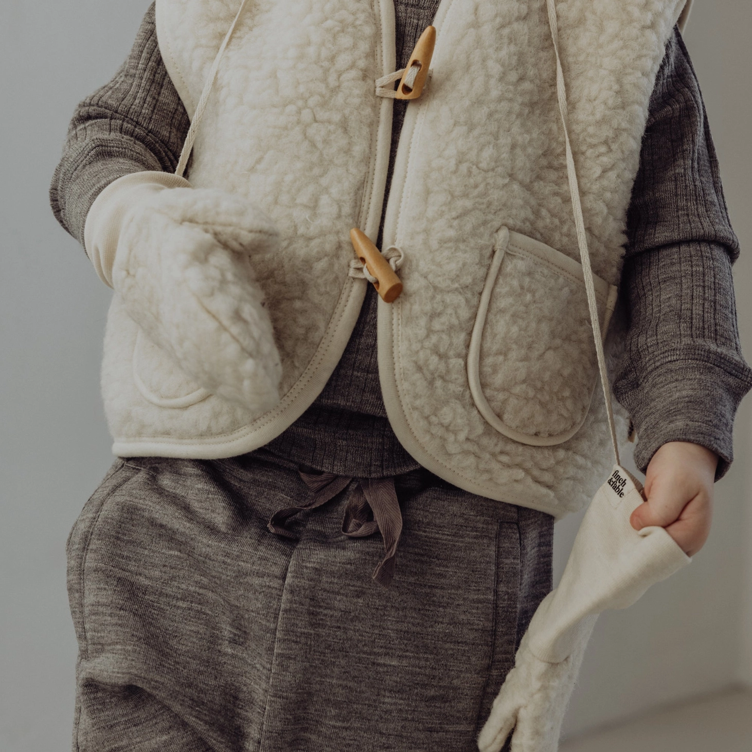 Moufles-sherpa-laine-enfant-finch-and-fabel-sundays-kids-store-milk-2