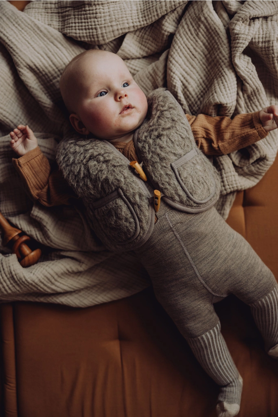 gilet-sherpa-laine-enfant-bebe-finch-and-fable-sundays-kids-store-sand-3
