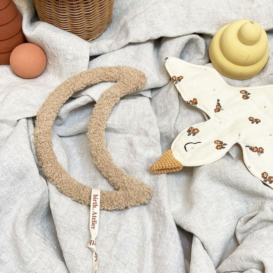 lune-moumoute-beige-birth-atelier-sundays-kids-store